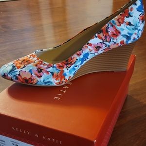 Kelly and Katie floral wedge 9.5